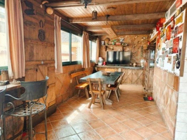 Apartamento con 3 Dormitorios  en San Pedro de Alcántara