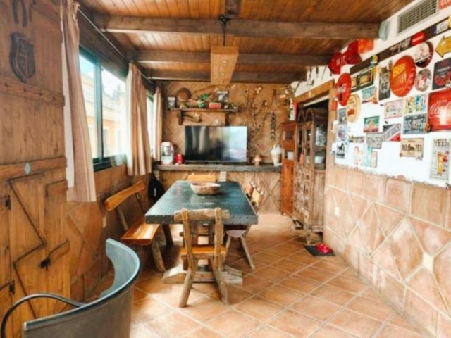 Apartamento con 3 Dormitorios  en San Pedro de Alcántara