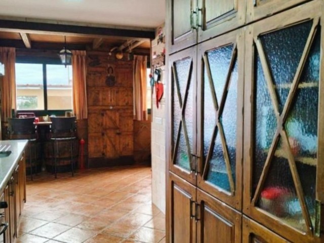 Apartamento con 3 Dormitorios  en San Pedro de Alcántara