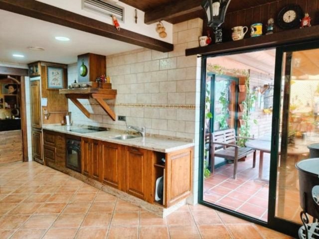 Apartamento con 3 Dormitorios  en San Pedro de Alcántara