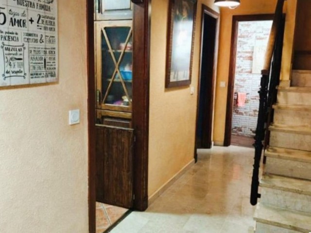 Apartamento con 3 Dormitorios  en San Pedro de Alcántara