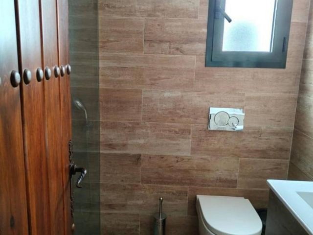 Apartamento con 3 Dormitorios  en San Pedro de Alcántara