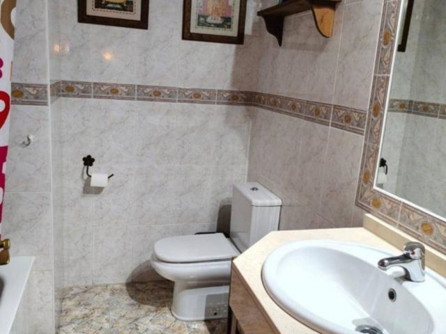 Apartamento con 3 Dormitorios  en San Pedro de Alcántara