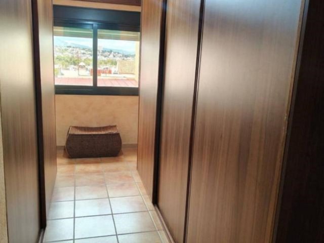 Apartamento con 3 Dormitorios  en San Pedro de Alcántara