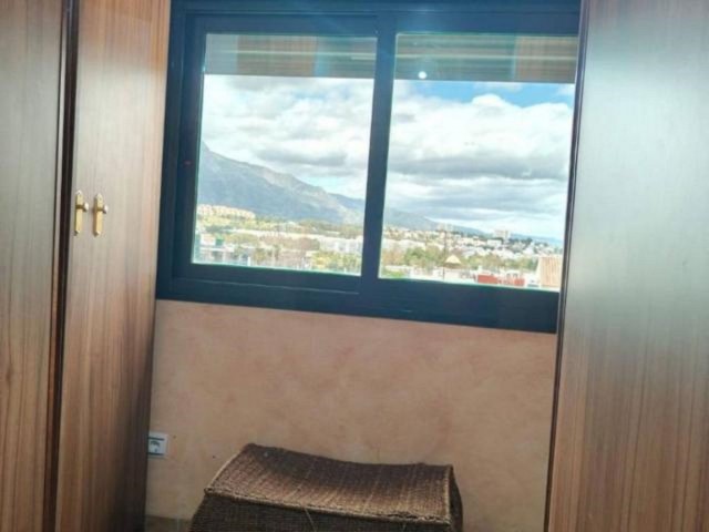 Apartamento con 3 Dormitorios  en San Pedro de Alcántara