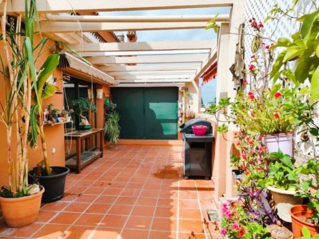 Apartamento con 3 Dormitorios  en San Pedro de Alcántara