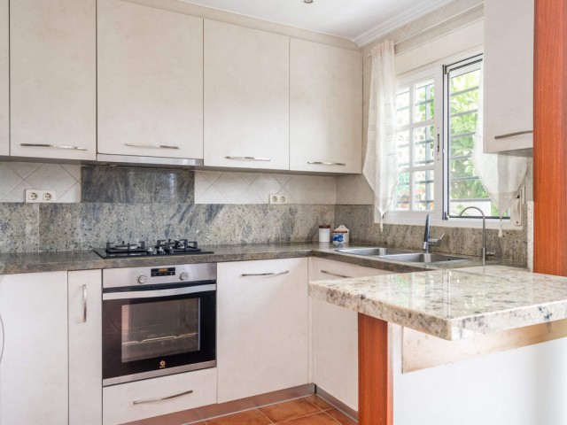 Apartment, Nueva Andalucia, R5159809