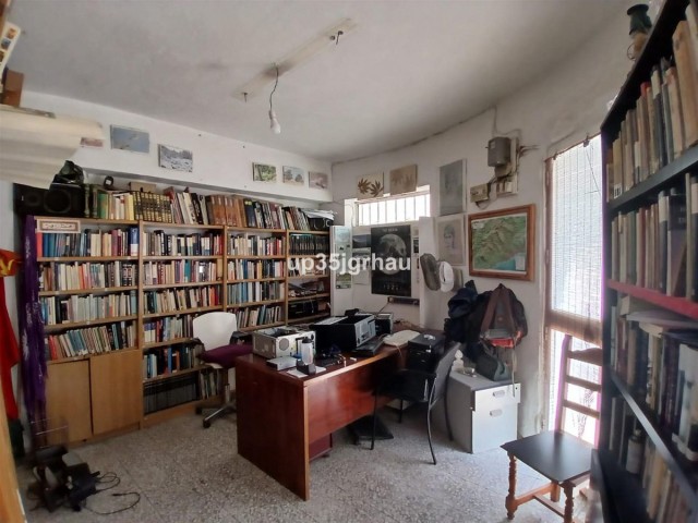 5 Bedrooms Villa in Estepona