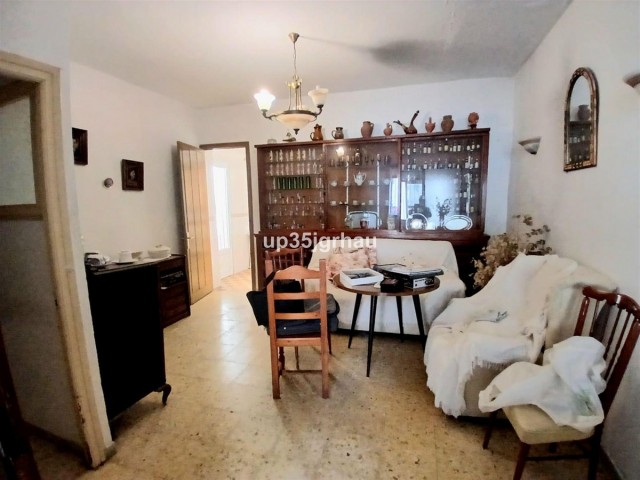 5 Bedrooms Villa in Estepona