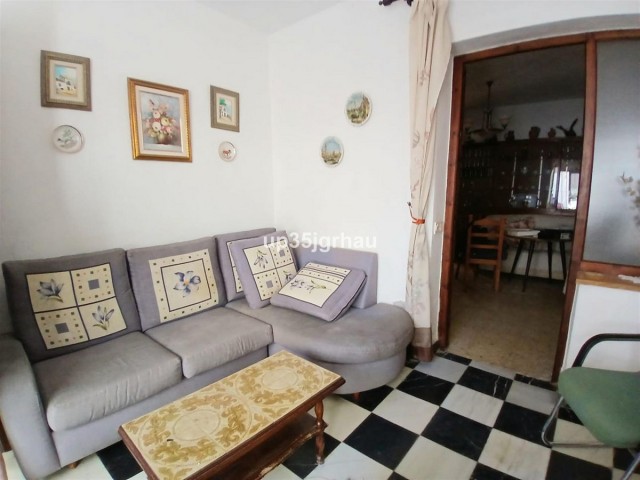 5 Bedrooms Villa in Estepona