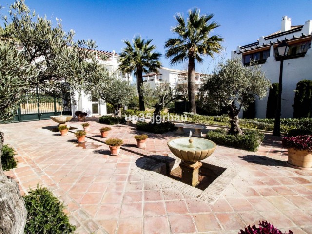 5 Bedrooms Villa in Estepona