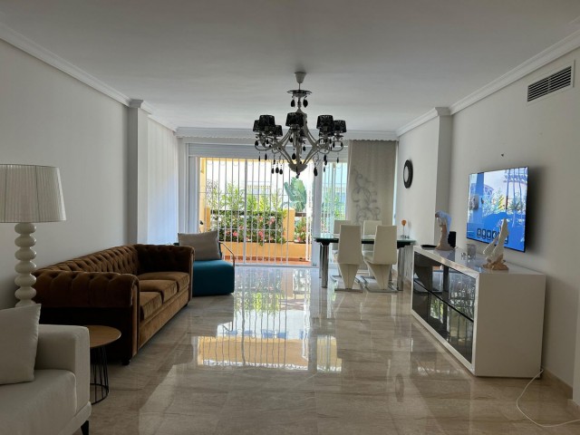 2 Bedrooms Apartment in Elviria