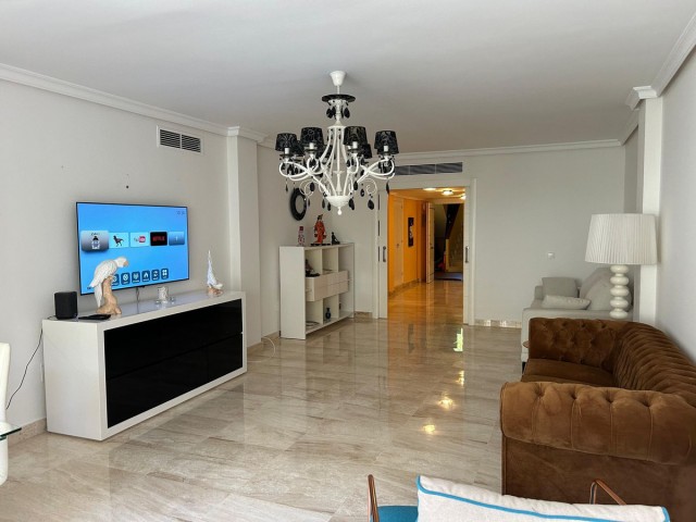2 Bedrooms Apartment in Elviria