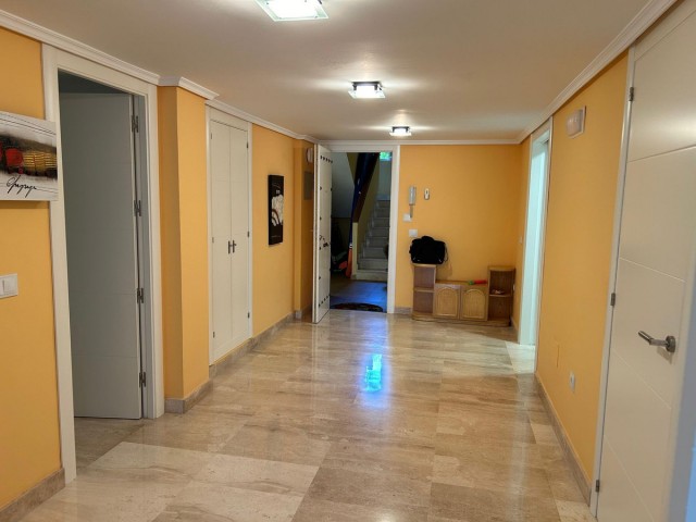 2 Bedrooms Apartment in Elviria