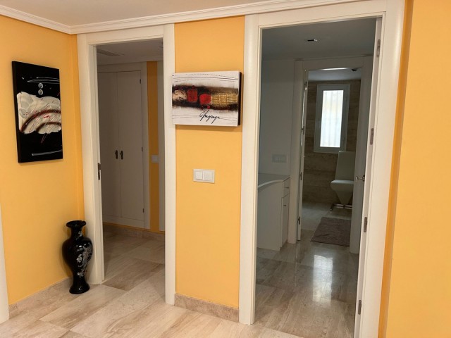 2 Bedrooms Apartment in Elviria