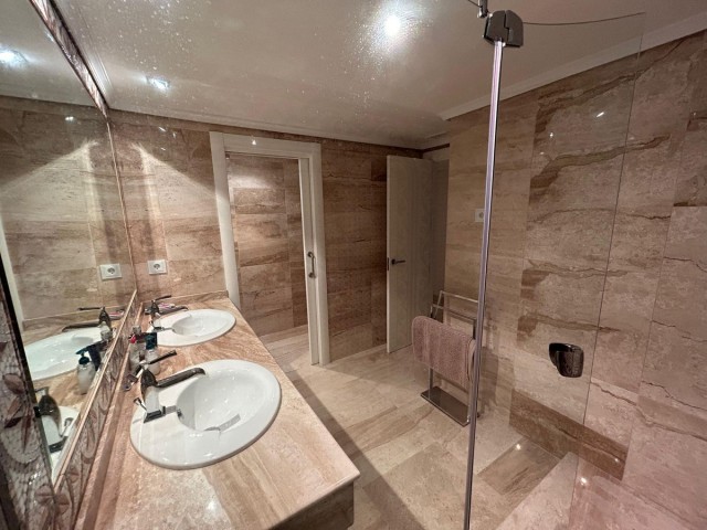 2 Bedrooms Apartment in Elviria