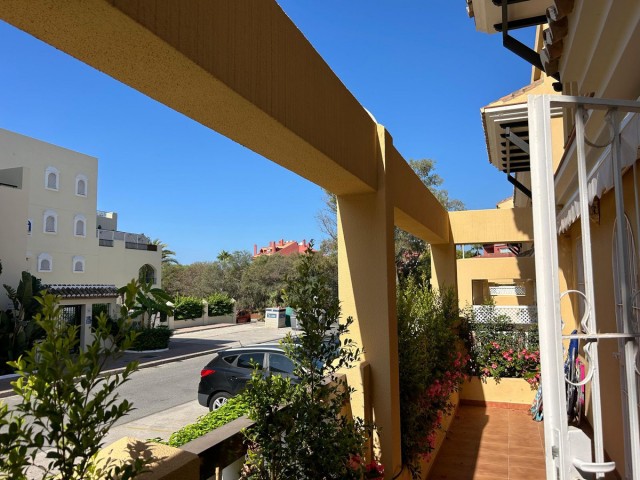 2 Bedrooms Apartment in Elviria