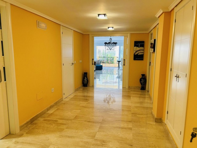 2 Bedrooms Apartment in Elviria