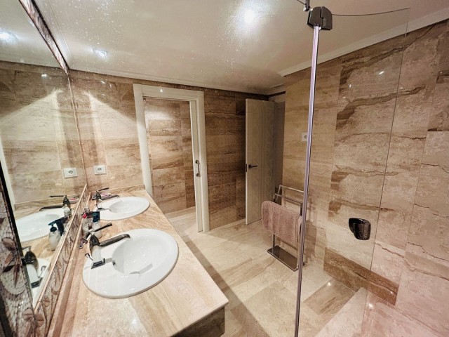 2 Bedrooms Apartment in Elviria