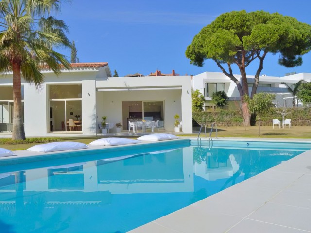3 Bedrooms Villa in Guadalmina Baja