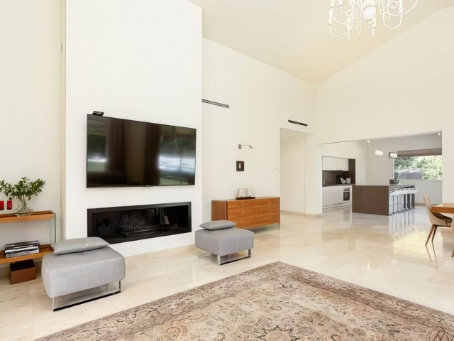 3 Bedrooms Villa in Guadalmina Baja
