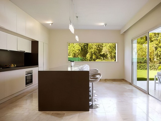 3 Bedrooms Villa in Guadalmina Baja