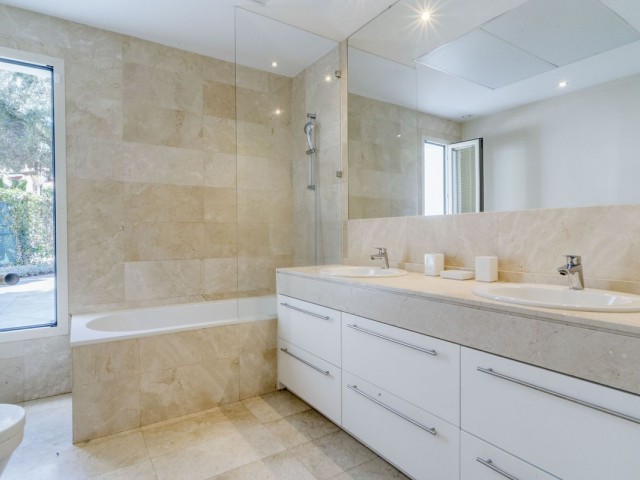 3 Bedrooms Villa in Guadalmina Baja