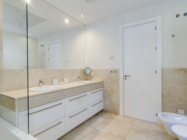 3 Bedrooms Villa in Guadalmina Baja