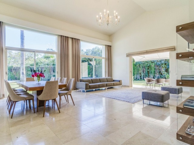 3 Bedrooms Villa in Guadalmina Baja