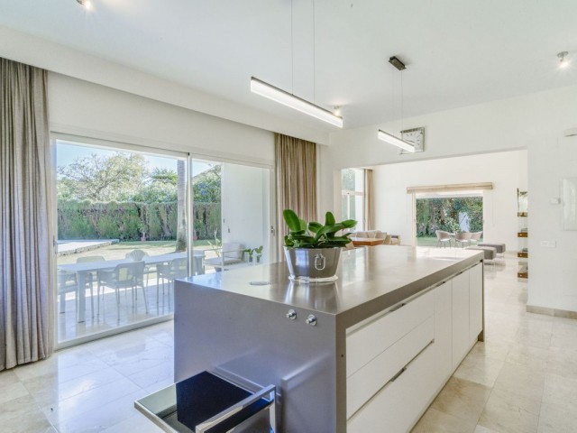 3 Bedrooms Villa in Guadalmina Baja