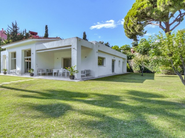 3 Bedrooms Villa in Guadalmina Baja