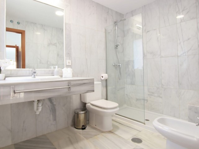 4 Bedrooms Villa in Benahavís