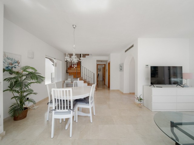 3 Bedrooms Apartment in Nueva Andalucía