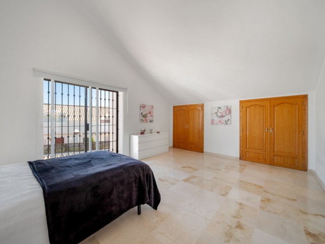 3 Bedrooms Apartment in Nueva Andalucía