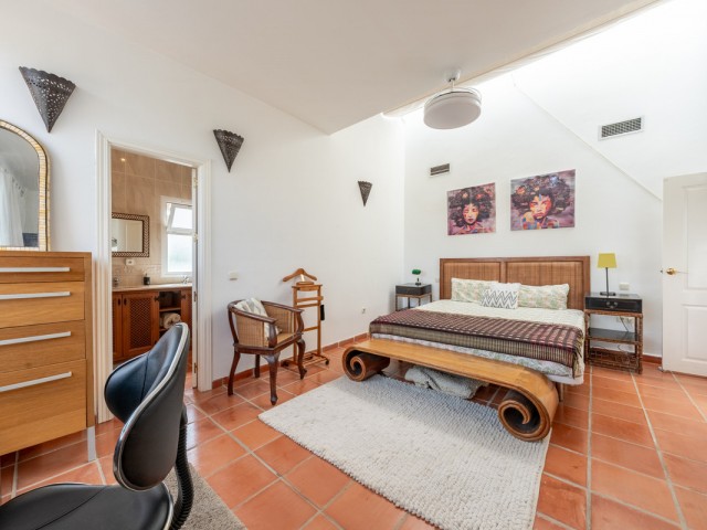 5 Bedrooms Villa in Sotogrande Alto