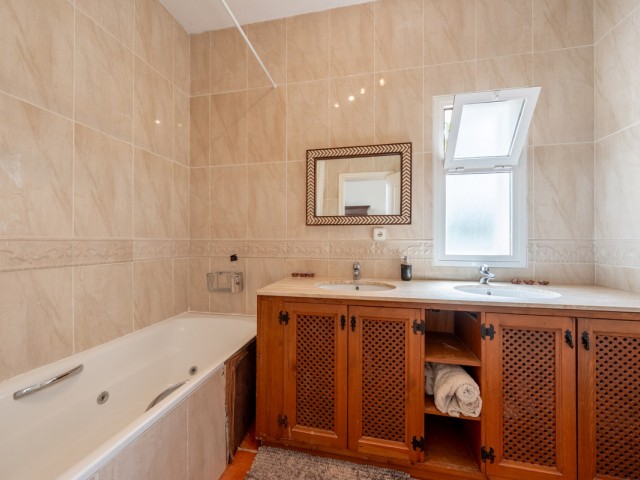 5 Bedrooms Villa in Sotogrande Alto