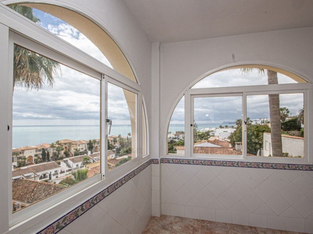 4 Makuuhuoneen Huvila Estepona