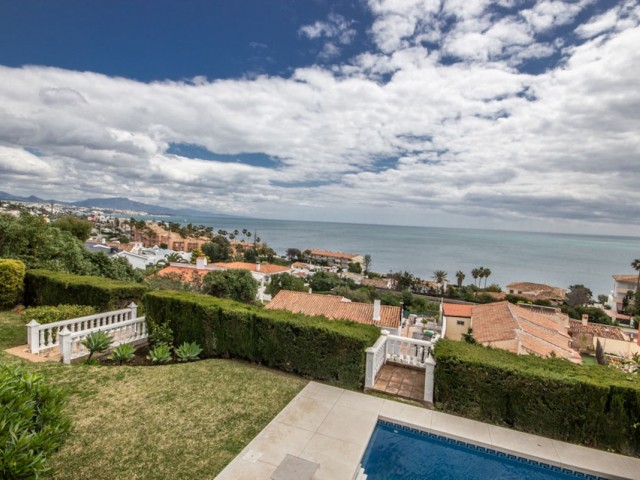 4 Makuuhuoneen Huvila Estepona