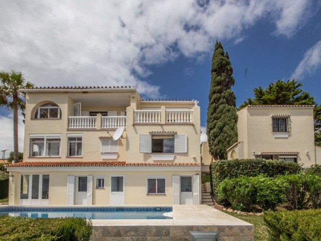 4 Schlafzimmer Villa in Estepona