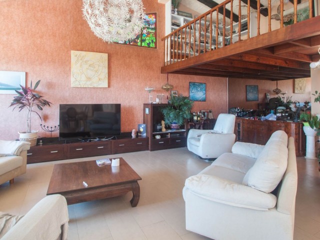 4 Bedrooms Villa in Estepona