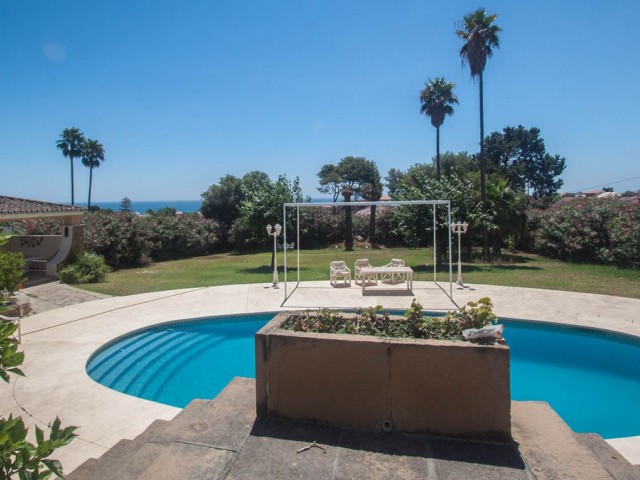 4 Makuuhuoneen Huvila Estepona