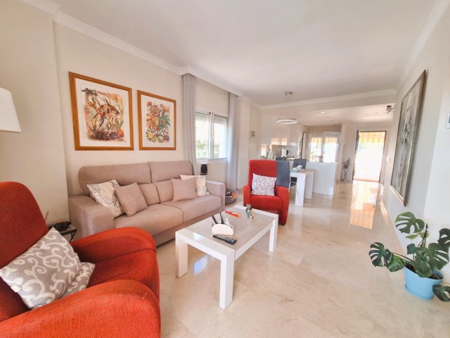 2 Bedrooms Apartment in Elviria