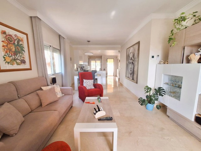 2 Bedrooms Apartment in Elviria