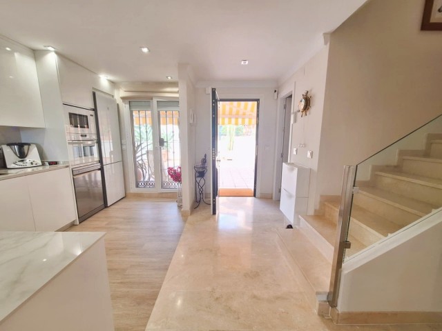 2 Bedrooms Apartment in Elviria