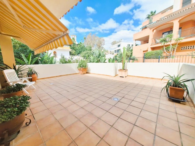 2 Bedrooms Apartment in Elviria