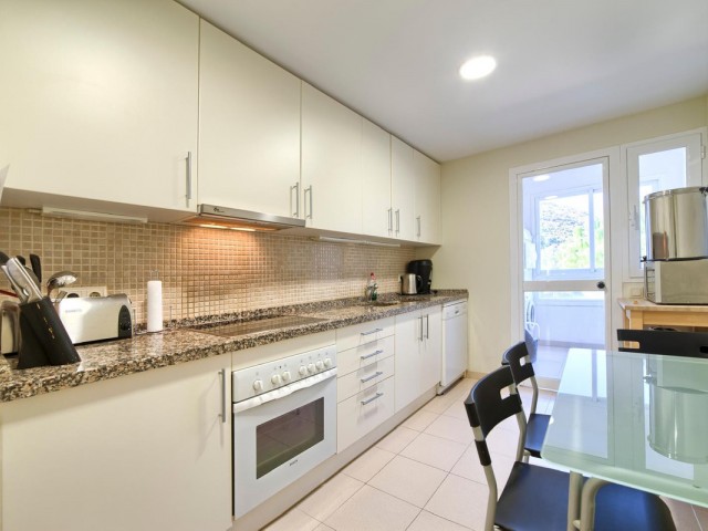 3 Bedrooms Apartment in Benahavís
