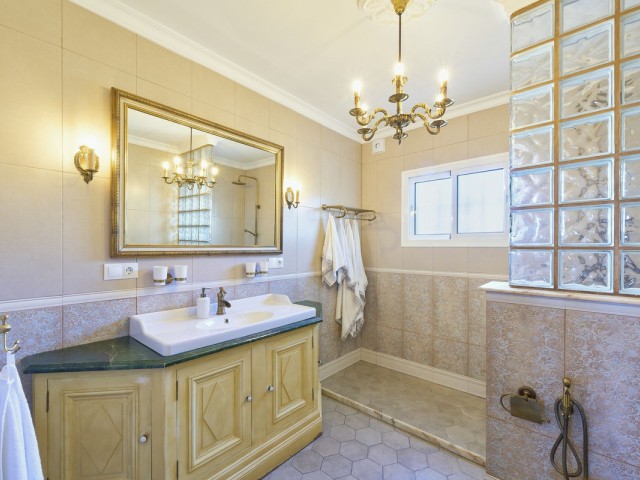 Villa avec 6 Chambres  à Fuengirola