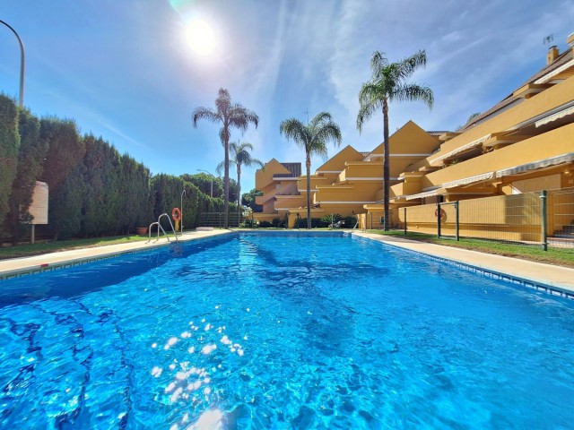 2 Bedrooms Apartment in Elviria
