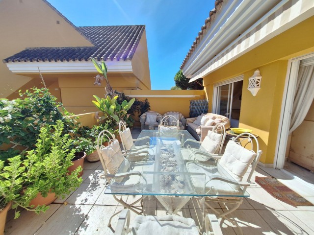 2 Bedrooms Apartment in Elviria