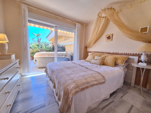 2 Bedrooms Apartment in Elviria